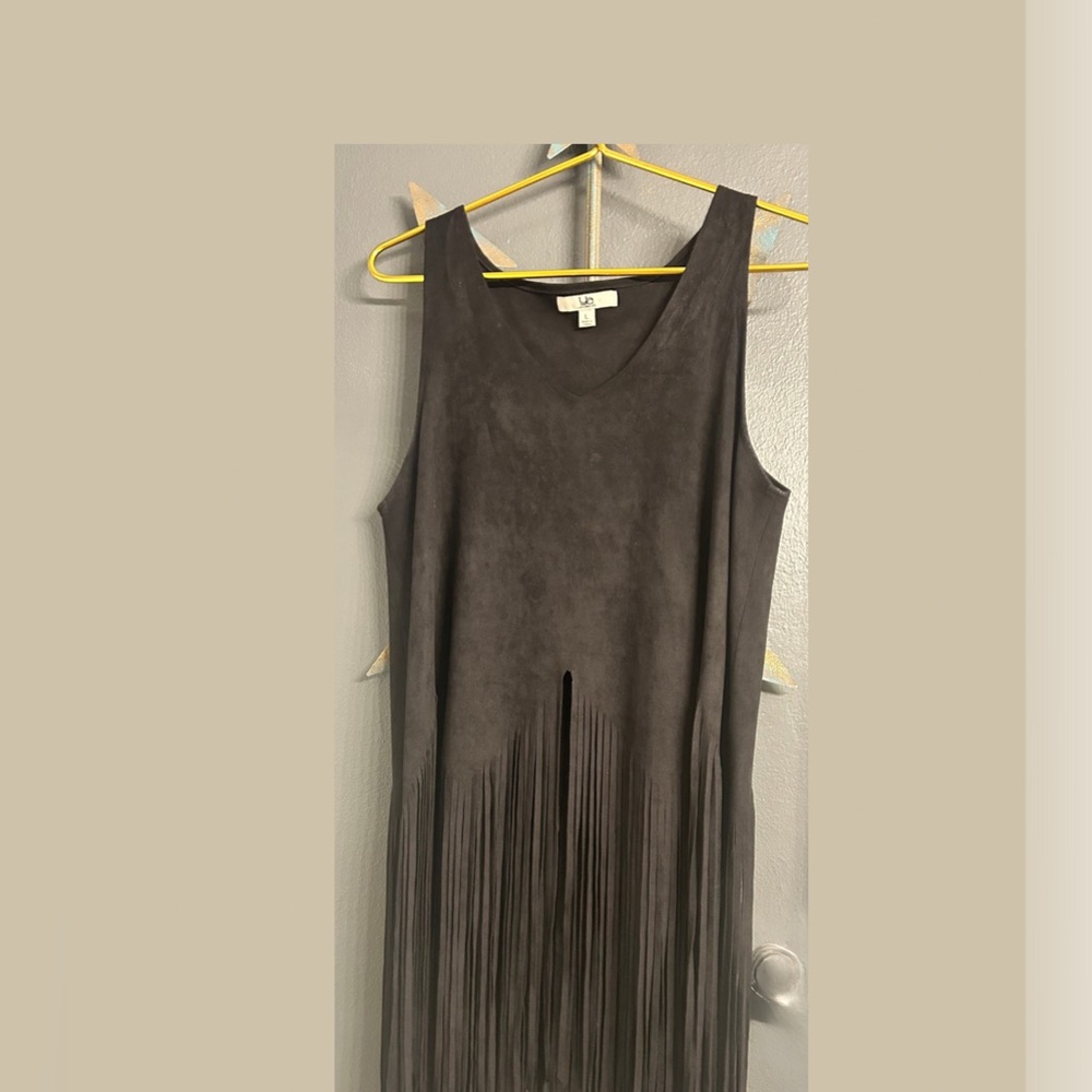 Suede deep, gray fringe tank